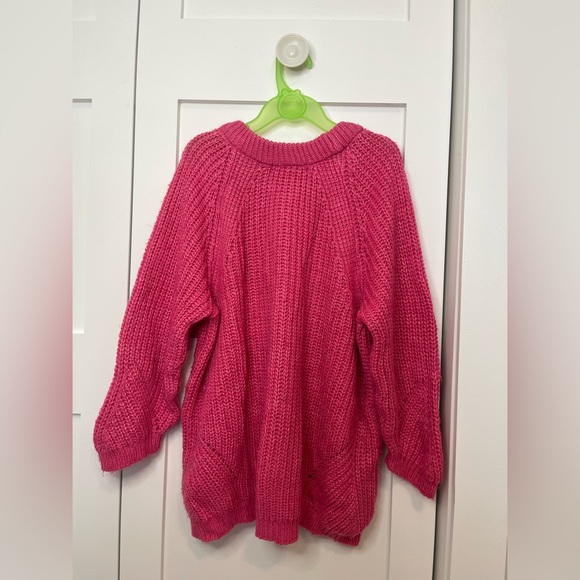 Hi, selling this beautiful sweatshirt for kids in S. - Picture 3 of 4